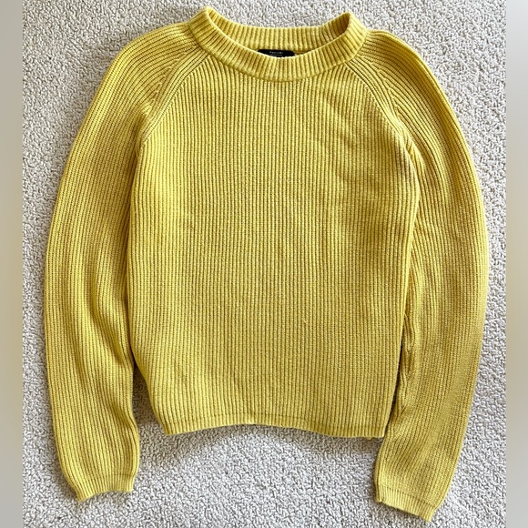 Tahari Sweaters - Tahari Yellow preppy retro  Ribbed Crew Neck Sweater M